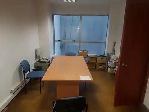 Edificio Corporativo de 8 pisos en Venta / Centro Retiro Cat