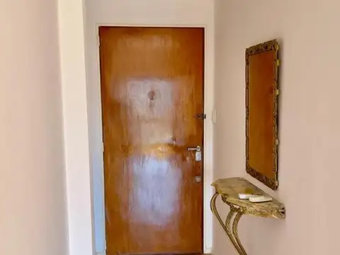 3 hermosos ambientes con balcón al contrafrente. M/b zona