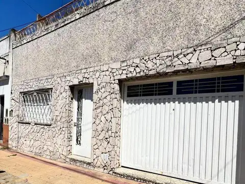 Casa en venta 4 ambientes en Lomas del Mirador