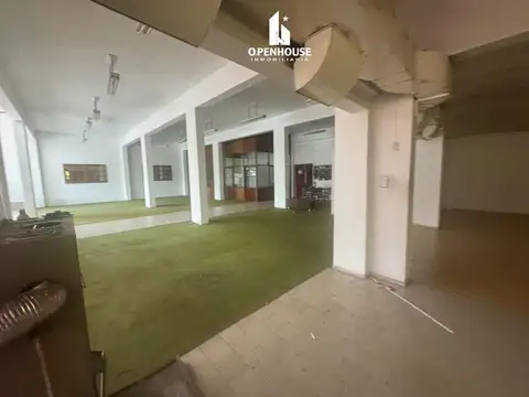 OPENHOUSE ofrece a la venta importante propiedad industrial con excelente distribución y gran potenc