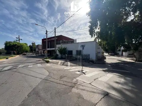 OPENHOUSE ofrece a la venta importante propiedad industrial con excelente distribución y gran potenc