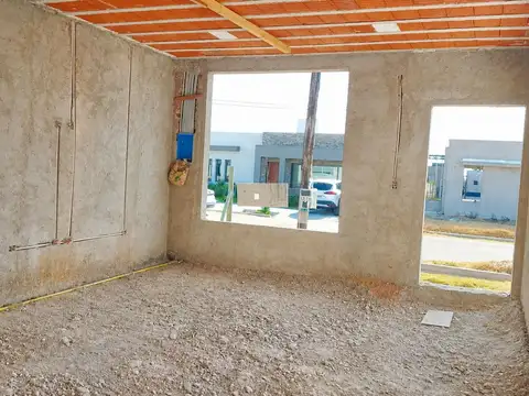 Casa 6 ambientes con 2 baños