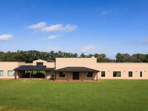 Casa en venta 8 dormitorios con amenities Estancia Benquerencia San Miguel del Monte