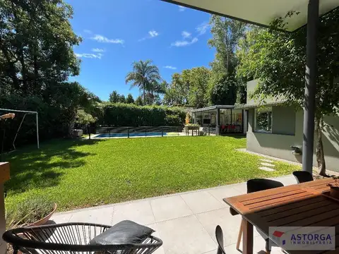Excelente casa en San Carlos C.C. lote central