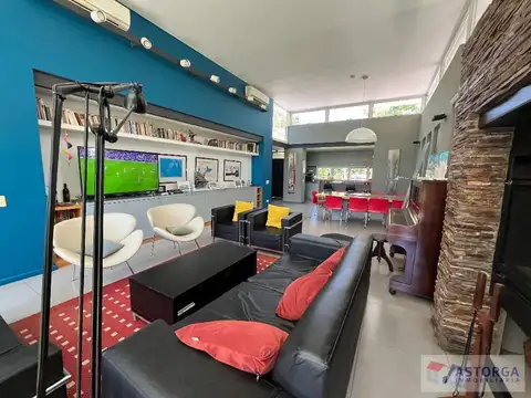 Excelente casa en San Carlos C.C. lote central