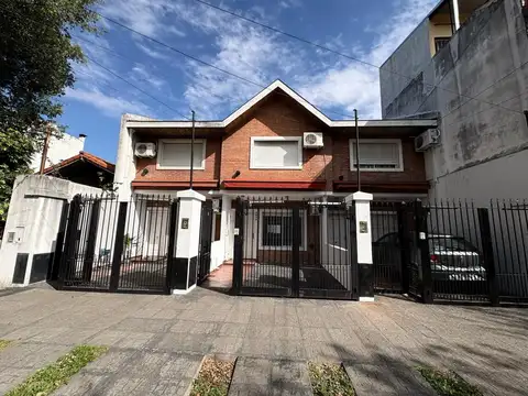 Casa - Alquiler - Argentina, Tres de Febrero - Petkovic 4936
