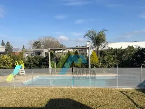 Casa con pileta en lote interno - PILAR DEL ESTE