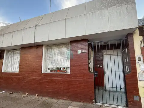 PH 2 ambientes con patio por pasillo, Liniers.
