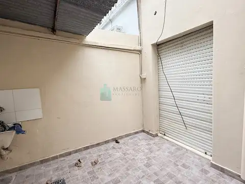 PH 2 ambientes con patio por pasillo, Liniers.