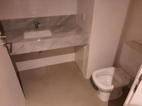CENTRAL CANCILLERÍA: Oficina Premium + cochera U$D 1.900+iva
