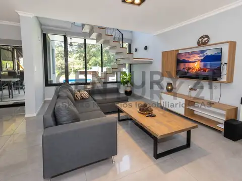 Casa 7 ambientes con 2 baños