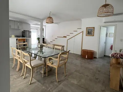 Casa 5 ambientes con 2 baños