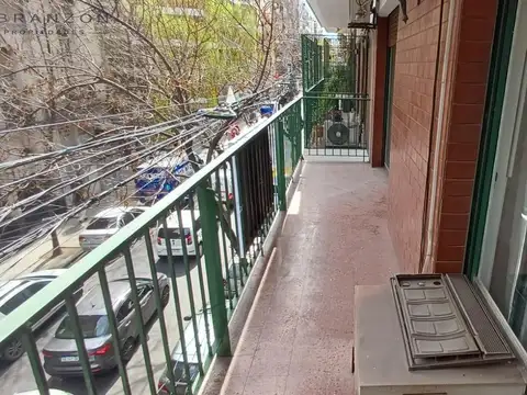 Larrea al 800 Departamento 3 ambientes con dependencia y balcón corrido en Recoleta