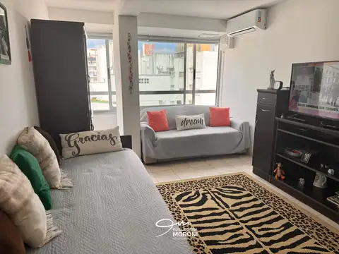 Departamento 1 ambiente c/ ventana, a la calle, amoblado y equipado, Bolívar 2200