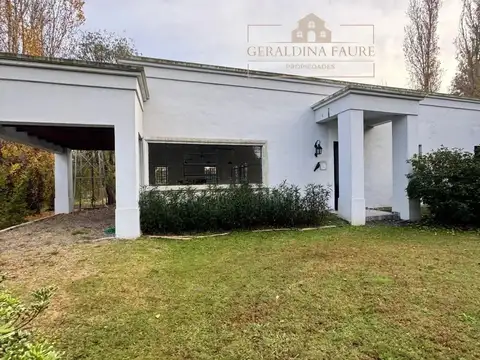 Casa 4 ambientes con 2 baños