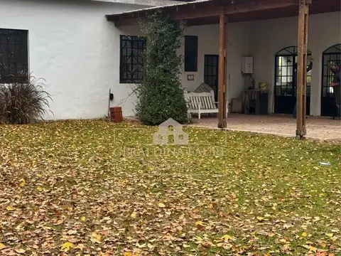 Casa en Venta con 2 cocheras