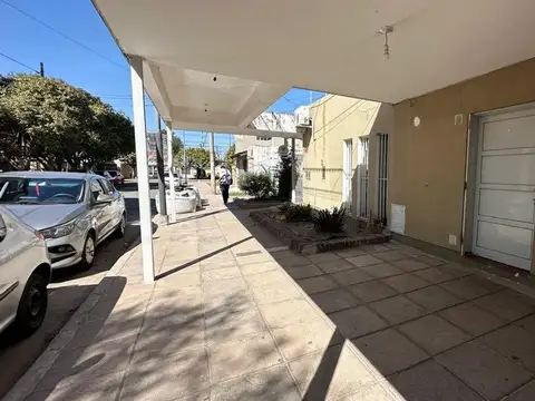 VENTA CASA 4 DORMITORIOS DPTO GALPON POETA LUGONES