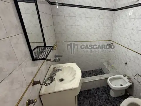 Alquiler Departamento tipo casa de 3 ambientes con patio