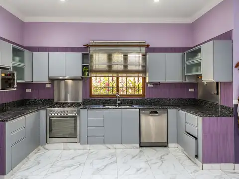 Casa 12 ambientes con 7 baños