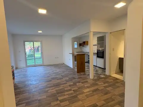 Casa en Alquiler con 1 cochera
