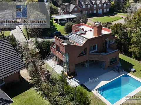 Casa sobre GOLF 3/4 dorm. Reciclada impecable estado Super Luminosa para mudarte YA 
