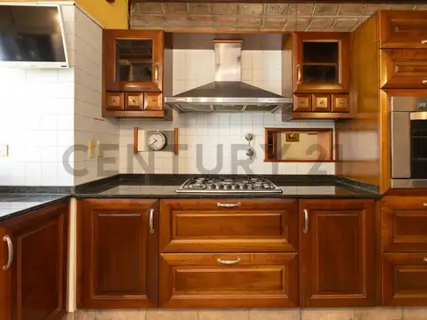 Casa 6 ambientes con 4 baños