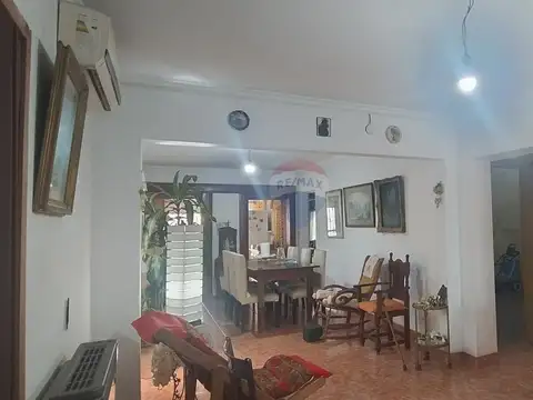 VENTA CASA 4 AMBIENTES CON COCHERA Y GRAN FONDO
