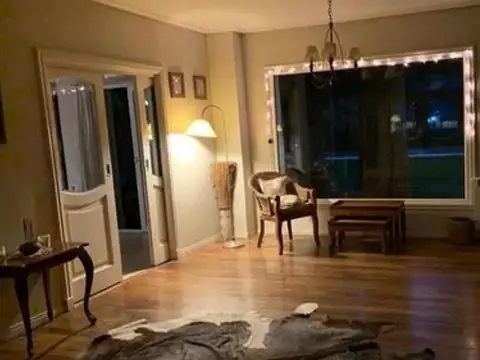 Casa en Venta con 3 cocheras