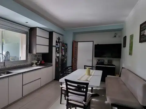 Casa en Alquiler con 7 cocheras