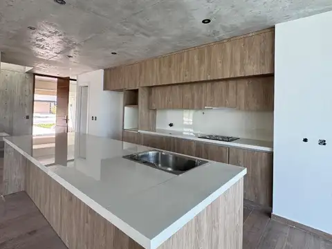 Casa en Venta con 7 cocheras