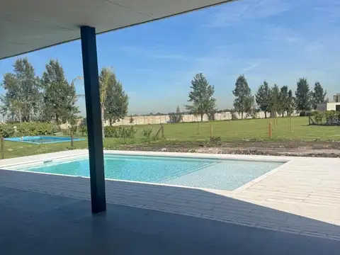 CASA SUPER MODERNA A ESTRENAR EN TERRALAGOS. CALIDAD 100%