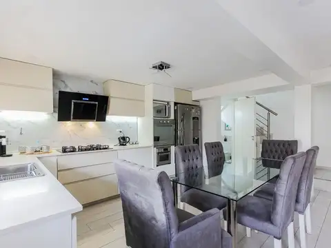 Depto Tipo Casa en Venta de 4 ambientes