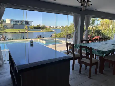 Casa 5 ambientes con 5 baños