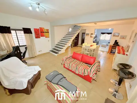 Casa en Venta con 2 cocheras
