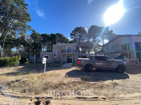 VENTA DE CASA EN BARRIO ALAMOS PINAMAR