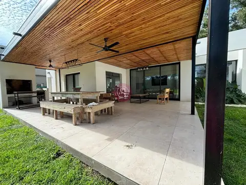 Casa en Alquiler Temporal en Guido, USD 5.000