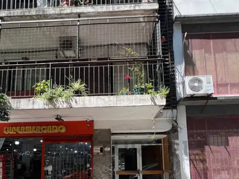 Hermoso 3 ambientes en Venta con Balcon, recien Pintado!