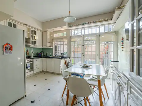 Casa 5 ambientes con 3 baños