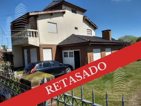 Excelente propiedad   Mar De Ajo casa    2  deptos  de 2 y  3 ambientes - RETASADA 