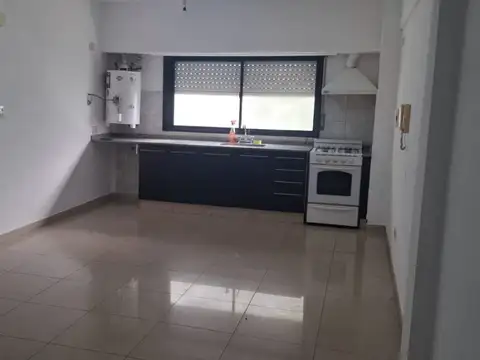 Departamento en Alquiler en Lomas Del Mirador, $ 550.000