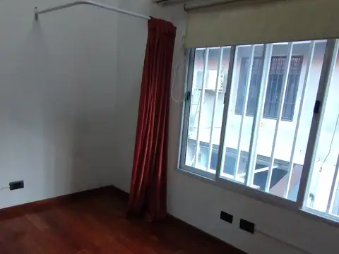 Depto Tipo Casa en Alquiler con 1 cocheras