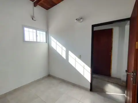 Depto Tipo Casa en Alquiler en Villa Adelina, $ 500.000