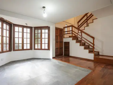 Casa 5 ambientes con 2 baños