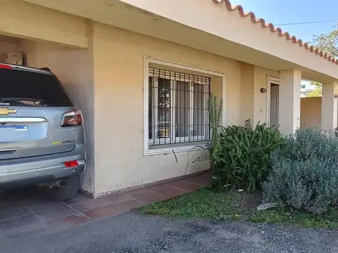 VENDE CASA 4 DORMITORIOS PILETA CERRO DE LAS ROSAS