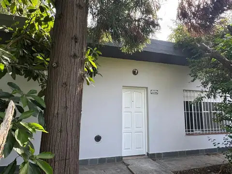 VENTA DE CASA 4 AMBIENTES CON JARDÍN EN SAN MIGUEL