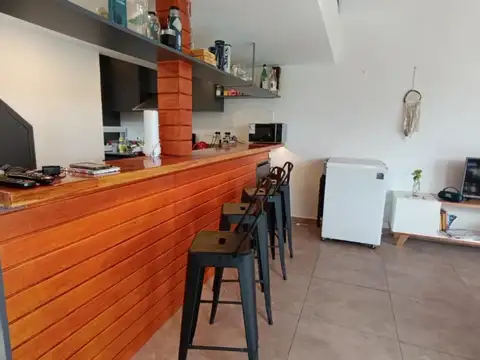 DUPLEX EN ALQUILER PERMANENTE, TRES AMBIENTES.
