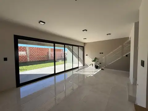 VENTA DUPLEX 3 DORM A ESTRENAR DOCTA URBANIZACION