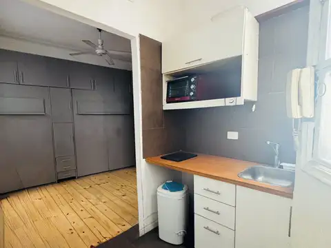 Venta PH monoambiente San Cristóbal. Refaccionado a nuevo. Amueblado y equipado .
