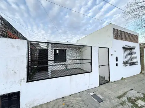 CASA VENTA 2 DORMITORIOS CON PATIO - B° BELGRANO