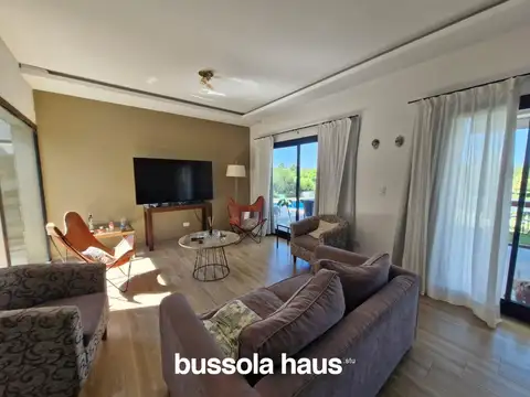 Casa 5 ambientes con 3 baños
